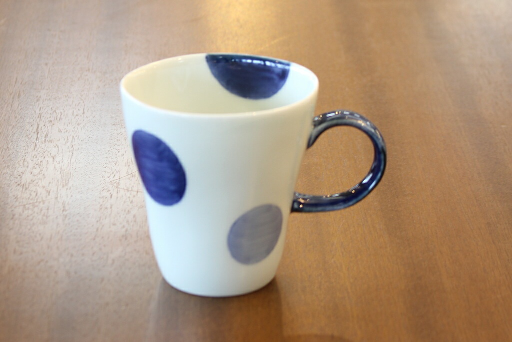 楽天市場 マグカップ 丸紋 青 母の日 誕生日 プレゼント 波佐見焼 かわいい おしゃれ コーヒー コーヒーカップ 取っ手 大きい 400ml 400cc カプチーノ ドルチェグスト バリスタ 有田焼 山忠