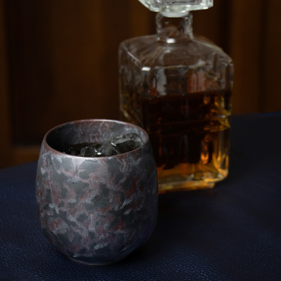 楽天市場 ぐい呑 有田焼 猪口 高級 おしゃれ かっこいい プレゼント 敬老の日 酒 日本酒 父の日 成人 還暦 米寿 熱燗 冷酒 真右ェ門 お猪口 ぐい呑み 赤 レッド ワインレッド 辰砂 有田焼 山忠