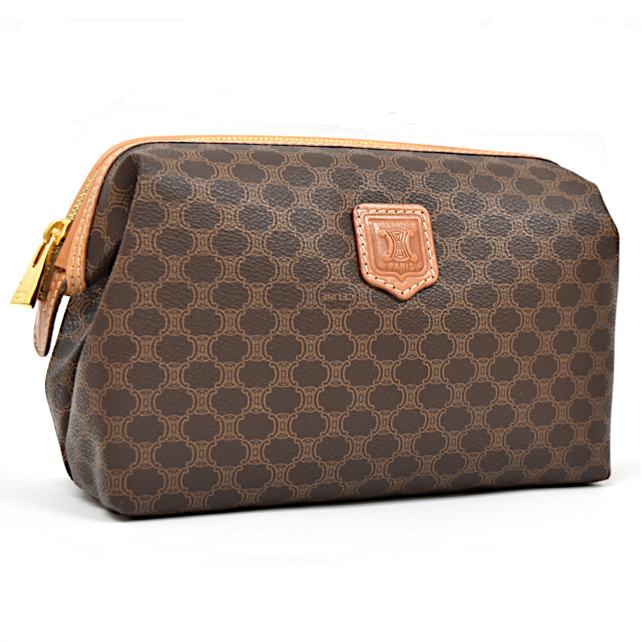 【中古】新品負けず劣らず セリーヌ 合切袋 マカダム PVC×なめし革 レディース 赤銅色 CELINE [美品][貨物輸送無料]