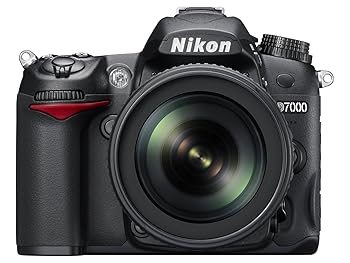 【中古】Nikon デジタル一眼二眼レフ写真機 D7000 18-105VR 一揃いの道具 D7000LK18-105