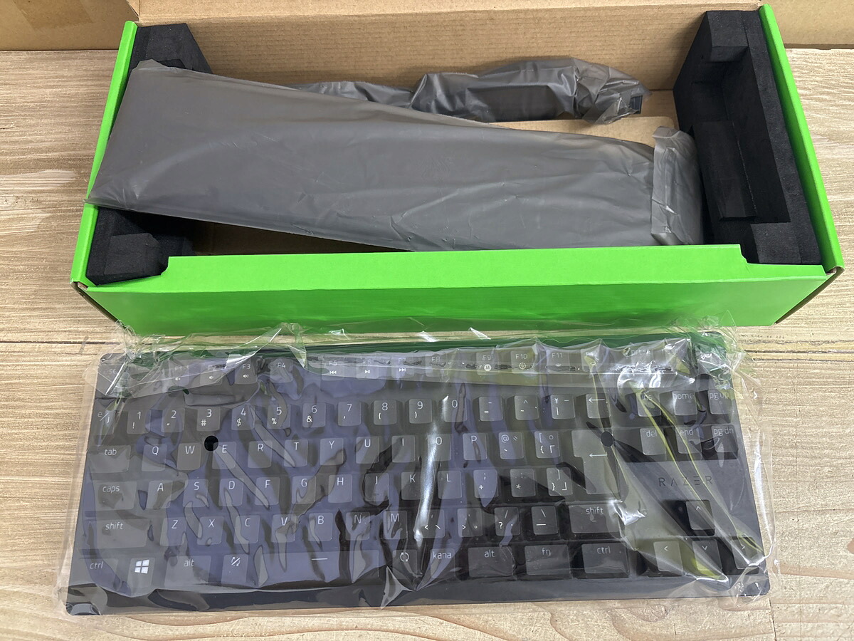 〈中古〉Razer(レイザー) ゲーミングキーボード Huntsman V2 Tenkeyless JP Linear Optical Switch 日本語 JP申し合わせ オプティカルスイッチ 直線的手当たり テンキー受け答え ダブル打つこと PBT 手当たり旗がしら リストレスト Chroma RGB  RZ03-03941000-R3J1 Black