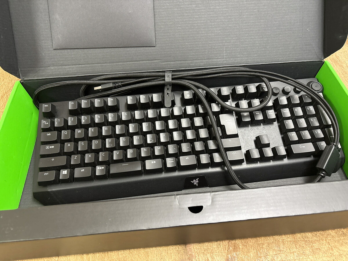 〈中古〉Razer BlackWidow Chroma V2 JP 日本語割りつける 緑軸機械的 ゲーミングキーボード【日本置き目代わりになる店引き受ける品】RZ03-02030800-R3J1