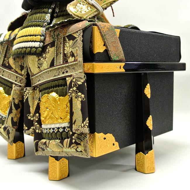 藤田人形店オリジナル鎧平飾り『飛翔鷹厚金飾り胴丸鎧金月鳳凰柄二曲本装屏風』