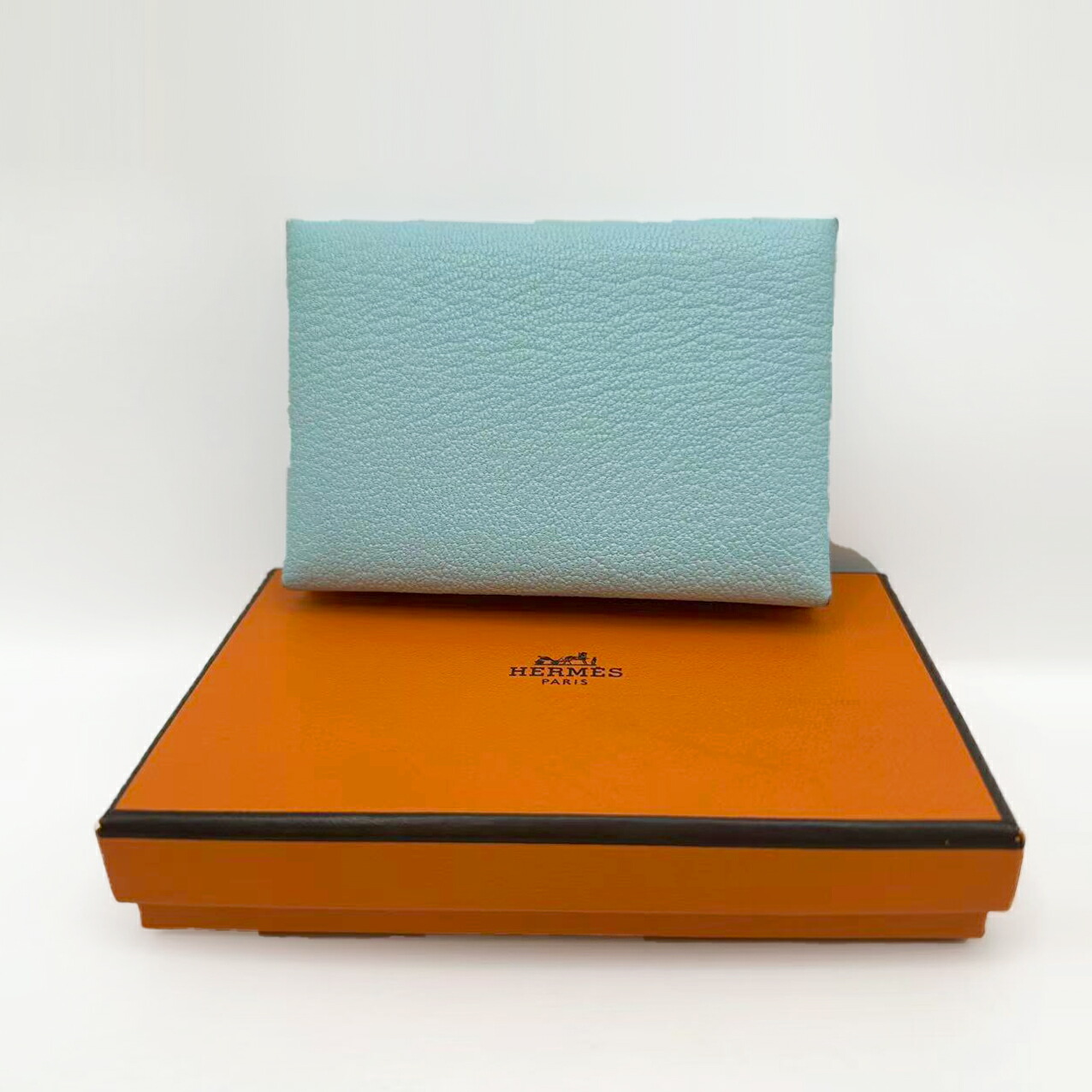 【中古】エルメス HERMES カルヴィ エプソン セレスト D刻印 カードケース 名刺入れ ブルー系 レディース箱付き
