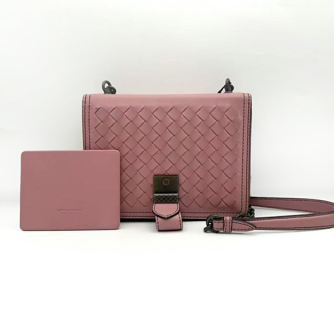 【中古】ボッテガヴェネタ BOTTEGAVENETA イントレチャート チェーン店 一ショルダーバッグ さくら色 なめし革 レディース