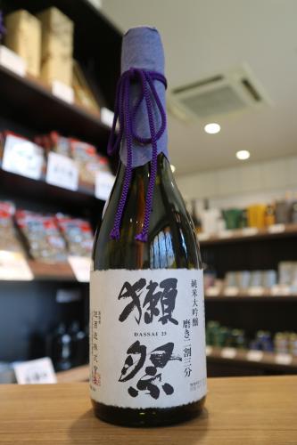 【ギフトにもオススメ!】獺祭 純米大吟醸 磨き二割三分 箱無 720ml【正規特約店】