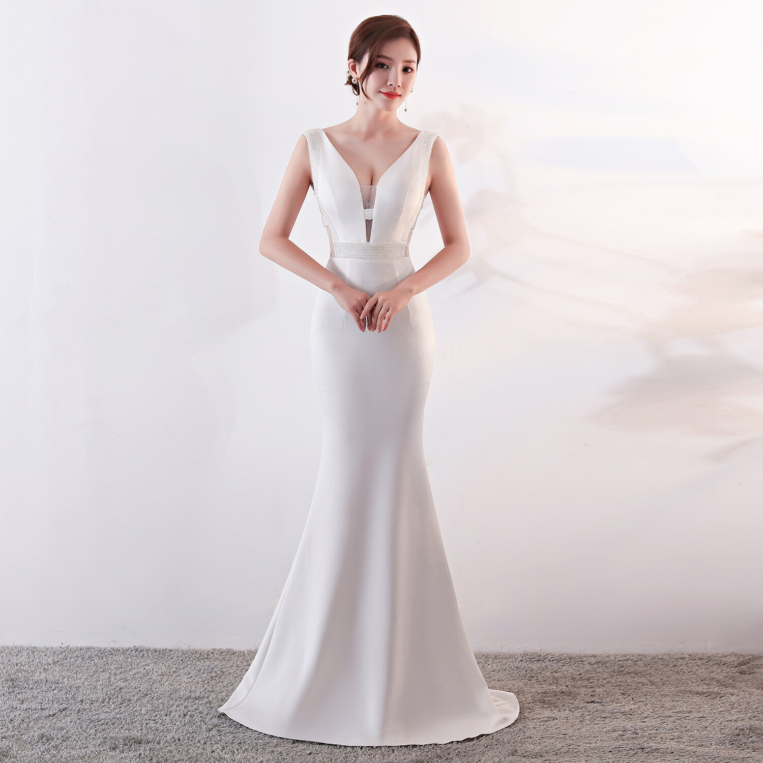 ホワイト 高級感 パーティードレス ロング丈 ノースリーブ V ネック マーメイドライン バストパッド内蔵 結婚式 お呼ばれ 同窓会 謝恩会 記念日ディナー スタイルアップ 細見え レディース 豊富なサイズ展開