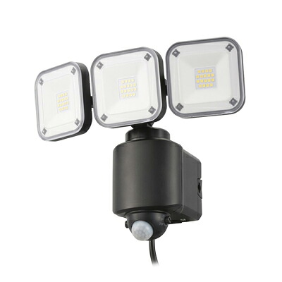 【送料無料!】 オーム電機 防犯ＬＥＤセンサーライト３灯（4500lm/昼光色/コンセント式、コード長3m/焦電型赤外線センサー/保護等級IP44）※お取り寄せ品　4971275788107