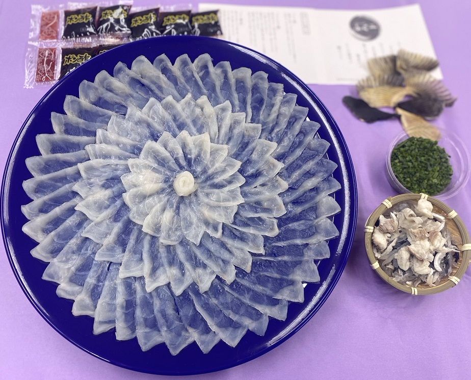 とらふぐ刺身セット4～5人前/約190g「あす楽」【冷凍】　<BR><BR>　本場関門海峡とらふぐ料理専門店ふく一<BR><BR>フグ ふぐ刺身 ふぐちり ふぐてっさ  お歳暮 お取り寄せ【送料無料】【代引手数料無料】