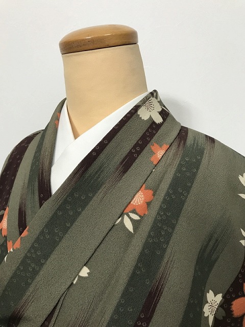 【中古】 Mサイズ 小紋 化繊 鶸茶色に桜模様 袷着物 洗える着物 4,884円