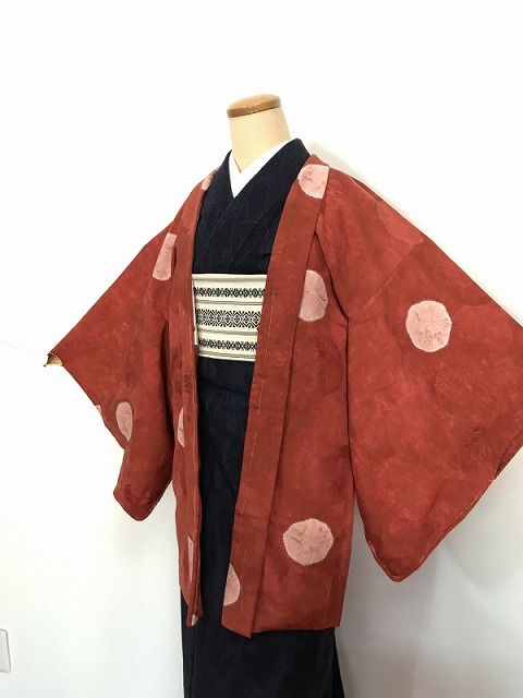 【中古】Mサイズ 羽織 正絹 黒地に草紙文様
