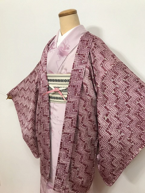 【中古】 Mサイズ 羽織 正絹 薄紫地に幾何学模様 絞り染め 最強配送 シーズン春