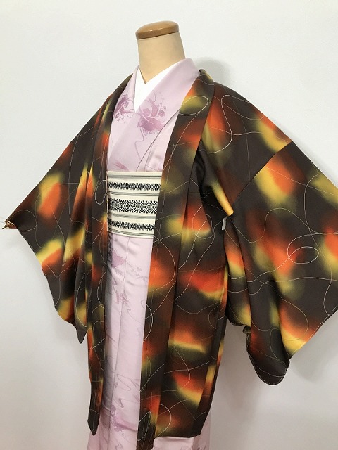 【中古】 Mサイズ 羽織 正絹 こげ茶地に流曲線模様 最強配送 シーズン春