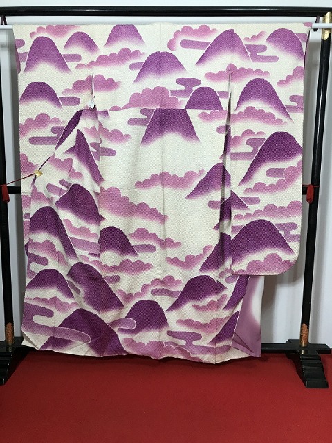 【中古】 Sサイズ 振袖 正絹 白地に遠山模様 絞り染め 最強配送 シーズン春