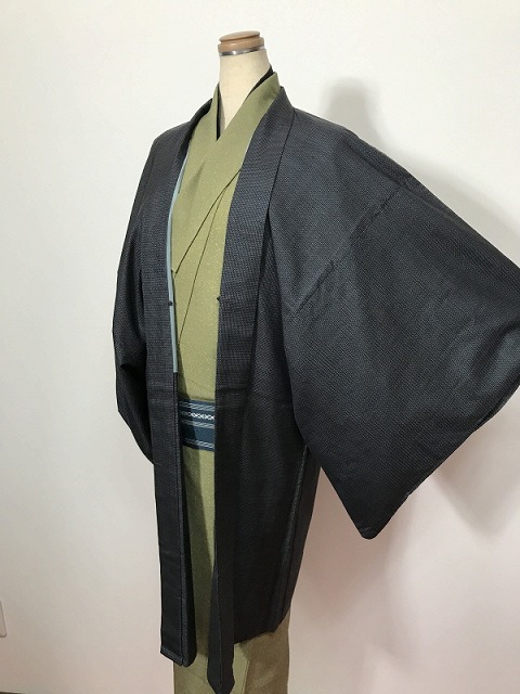 【中古】Mサイズ 羽織 男物 正絹 黒地に蚊絣文様