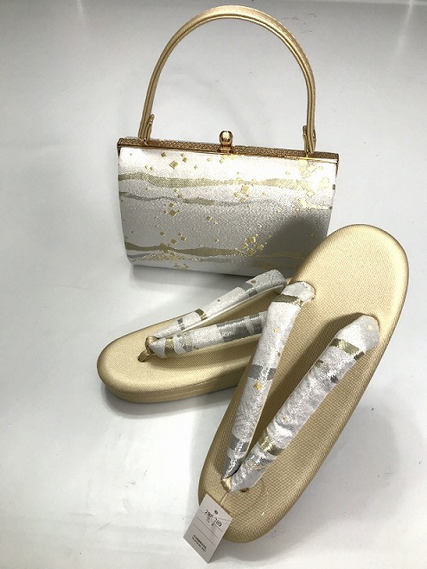 新品20％OFF/新品 草履 バッグ セット 交織 シルバーに霰文様 24.0cm 23~25前後の方向け 礼装用 フォーマル用 最強配送 シーズン春｜リサイクルきもの福服　ふくふく 13,552円