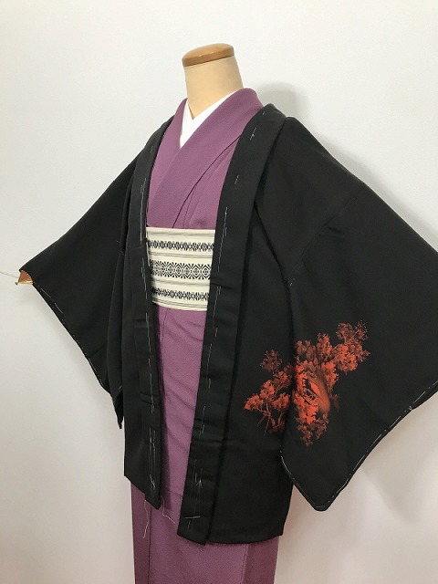 【中古】Mサイズ 羽織 正絹 黒地に風景模様