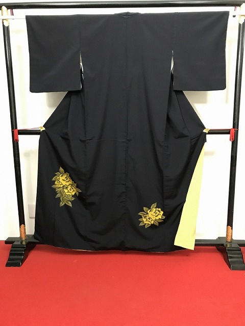 【中古】Sサイズ 付け下げ 正絹 濃紺地に枝花文様