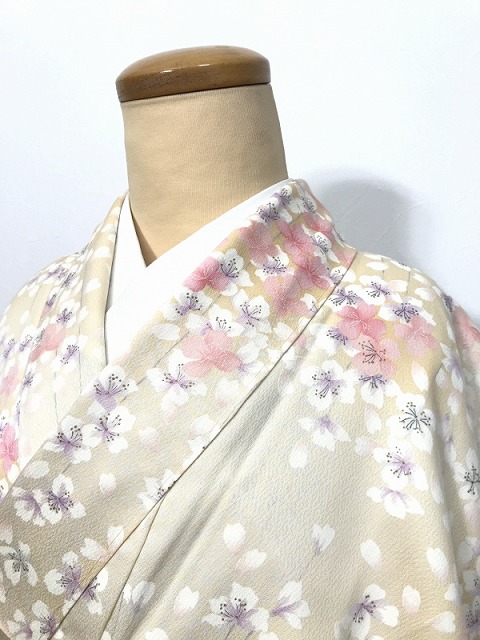【中古】Sサイズ 小紋 正絹 クリーム地に枝花模様