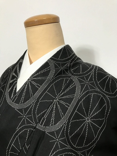 【中古】Sサイズ 紬 正絹 黒地に車輪文様