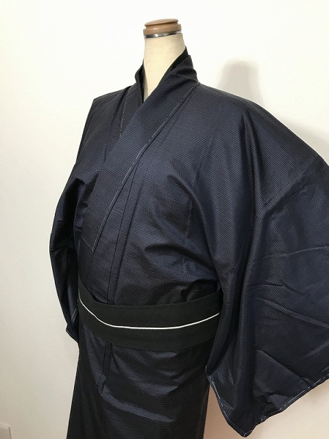 【中古】2Lサイズ 紬 男物 正絹 濃紺地に蚊絣文様