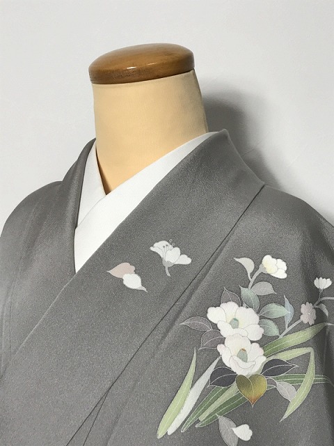 ◎【中古】 Lサイズ 正絹 訪問着 グレー 草花模様 袷着物 柄 着物 柄物 きもの 女郎花 オミナエシ リサイクル リサイクル着物 女性着物 中古着物 リサイクル訪問着 中古訪問着 上品 おしゃれ レディース 式典 和服 服装 女性 着物訪問着 花模様 袷 セミフォーマル|リサイクルきもの福服 ふくふく