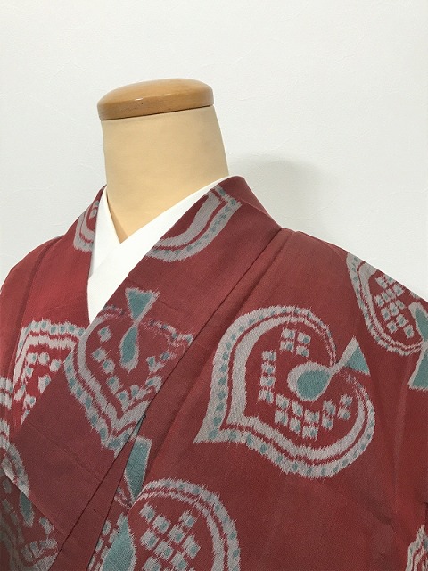 【中古】Sサイズ 正絹 紬 赤茶地に葵文様 アンティーク