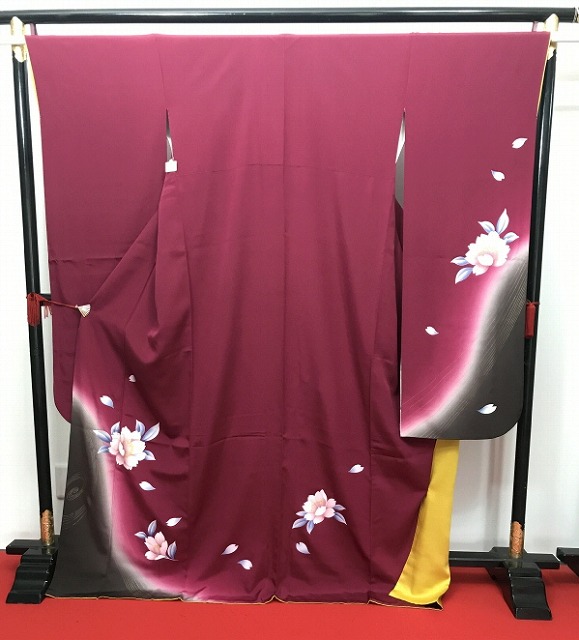 【中古】Lサイズ 正絹 振袖 臙脂地に桜模様 裄長め｜リサイクルきもの福服　ふくふく