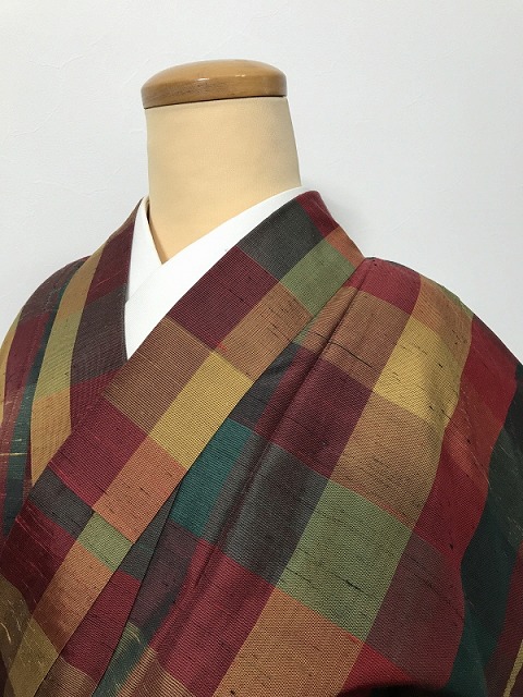 【中古】Sサイズ 正絹 紬 赤地に格子文様 袷着物 レディース 袷 着物 中古着物 女性 リサイクル 中古 きもの kimono 女性用 リサイクル着物 中古着物訪問着 着物リサイクル訪問着 女性用着物 シーズン春