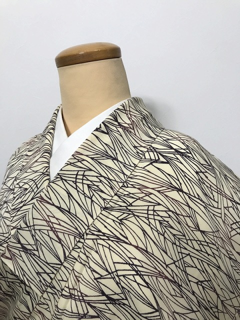 【中古】Sサイズ 正絹 小紋 クリーム地に芝草模様