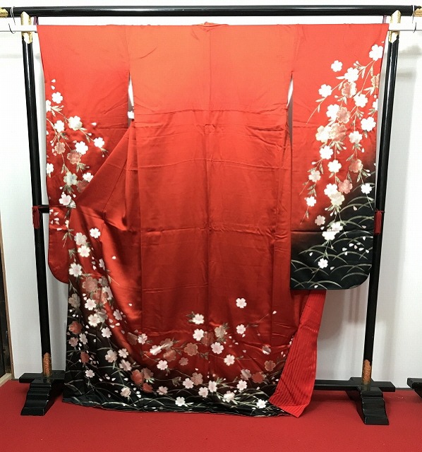 【中古】L大きさ 振袖 正絹 長襦袢 仕掛ける 赤地に枝花飾りつけ