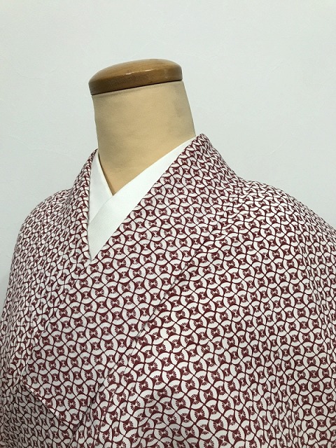 【中古】Mサイズ 小紋 化繊 赤茶地に扇模様 袷着物 洗える着物 シーズン春