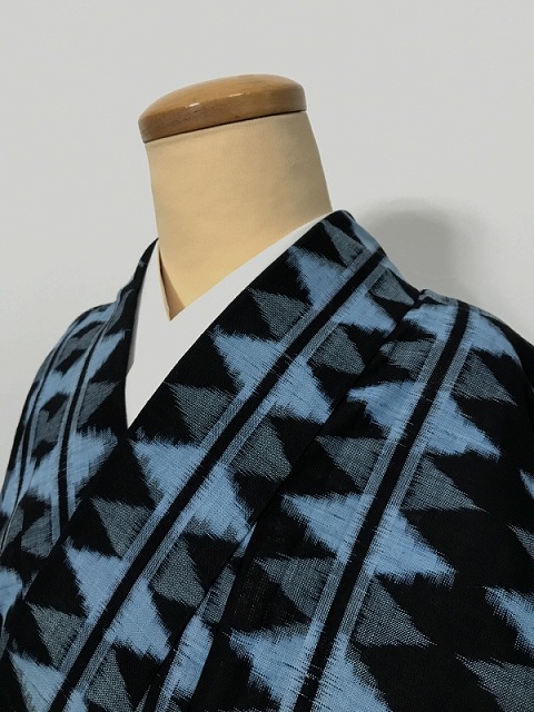 【中古】 Sサイズ 綿 木綿 絣 黒地に絣文様 袷着物 最強配送 シーズン春