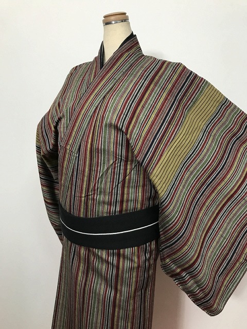 【中古】 Lサイズ リメイク男物 ウール 単衣着物 グレー地に縞文様 袖継ぎ 福服特製 10,296円