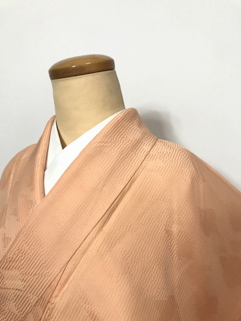 【中古】 Mサイズ 色無地 正絹 菱地紋の淡香色 一つ紋付き 袷着物 最強配送 シーズン春