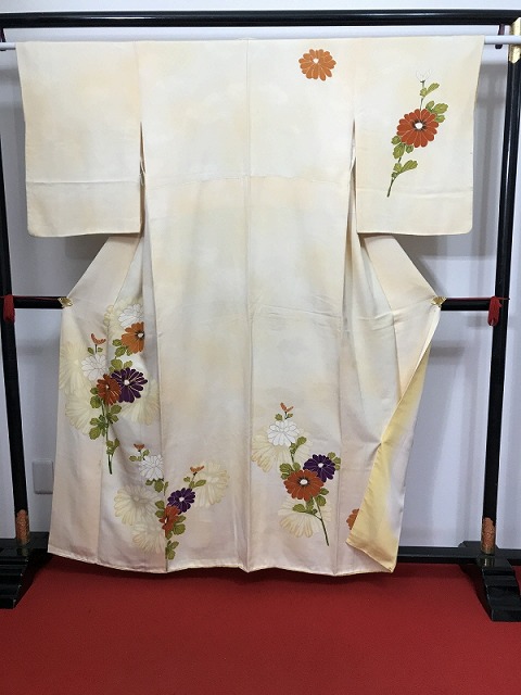 【中古】 Sサイズ 付け下げ 正絹 付下げ訪問着 クリーム地に菊花模様 袷着物