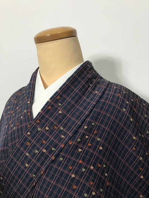 【中古】Mサイズ 小紋 正絹 濃紺地に格子模様