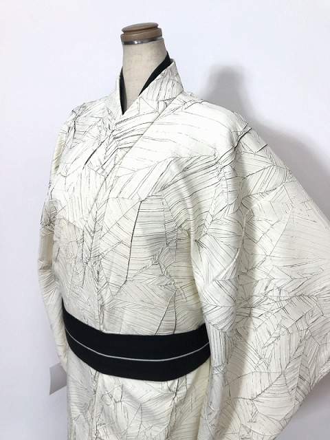 新品 2Lサイズ 小紋 男物 化繊 白地に幾何学模様 単衣着物 洗える着物