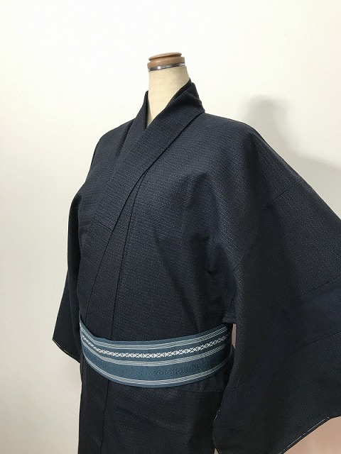 【中古】 Sサイズ リメイク男物 ウール 単衣着物 黒地に蚊絣文様 別布袖継ぎ 福服特製