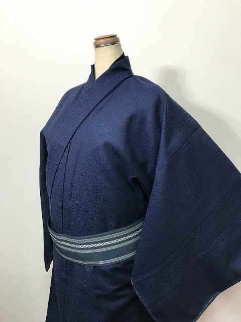 【中古】 Sサイズ リメイク男物 ウール 単衣着物 濃紺地にまだら文様 別布袖継ぎ 福服特製 最強配送 シーズン春