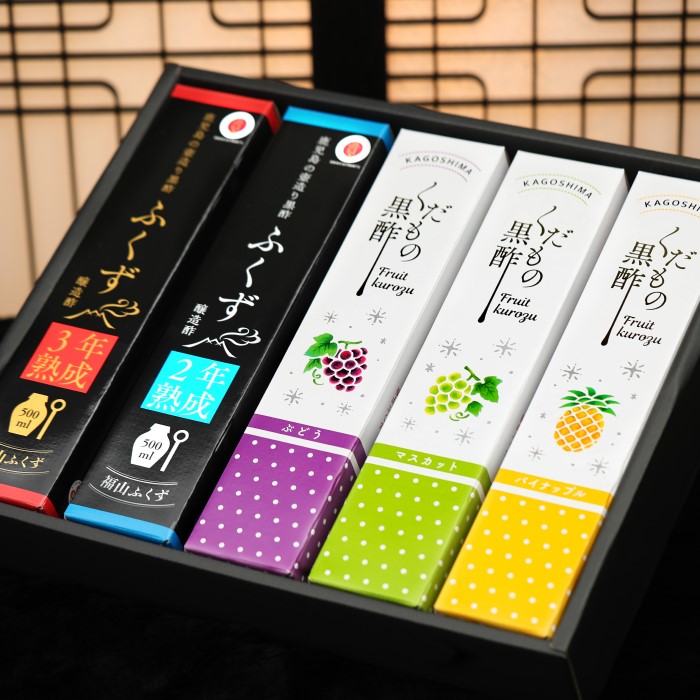 「飲む酢　美味しい酢　黒酢」　 鹿児島の壺造り黒酢とくだもの黒酢５００ml５本ギフト 「送料無料　玄米　果実　果実酢」　「御中元　ギフト　贈り物　贈答　プレゼント　内祝」