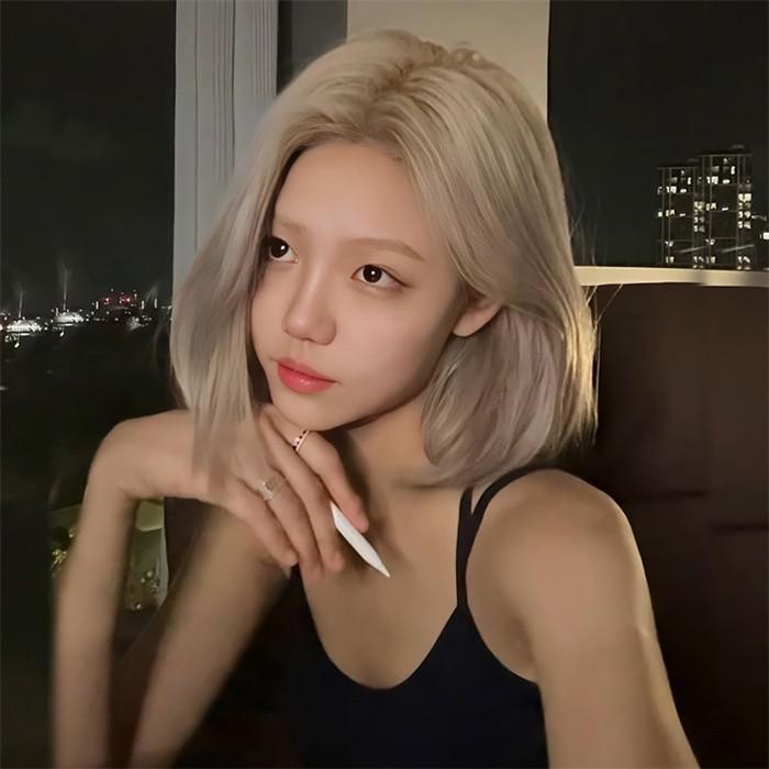 ウィッグ レディース フルウィッグ ショート ストレート ぱっつん前髪 前髪あり 可愛い かわいい 大人用 コスプレ ロリータ ゴスロリ コスチューム 原宿風 仮装 超自然 かつら wig Lolita 小顔 文化祭 イベント 学園祭 ハロウィン