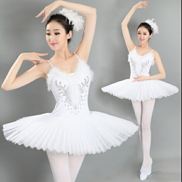 バレエ衣装 りとるみぃ 誰でも超胸盛り🤍谷間魅せ ホワイトドレス👗✨ ————————— model