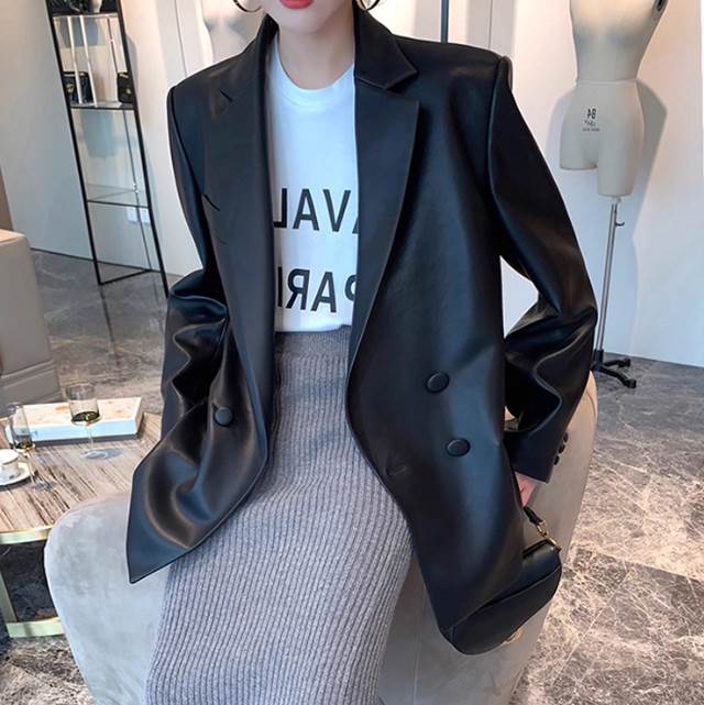 レディース ジャケット アウター 上着 レザージャケット 長袖 襟付き ビッグシルエット 前開き レザー PU かわいい 大人可愛い おしゃれ かっこいい メンズライク マニッシュ ボーイッシュ クール モード系 エレガント 存在感 かっちり ワイルド 無地 春 秋 デート｜Funny Bunny