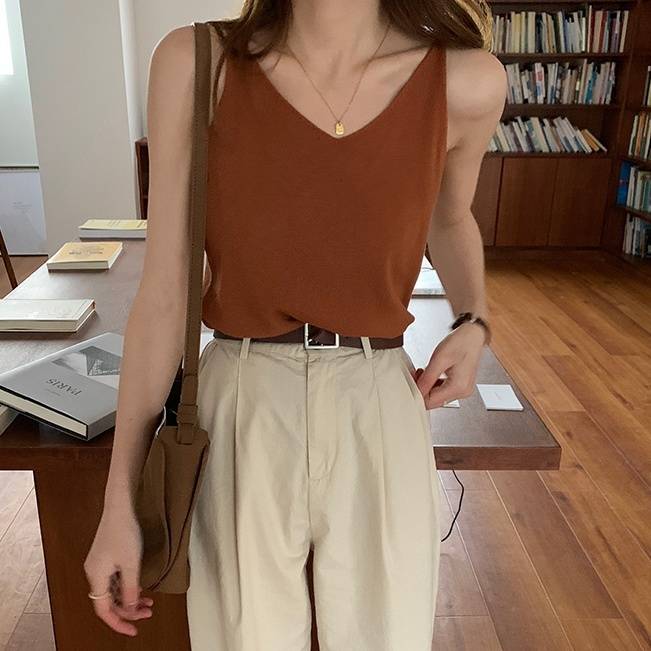 カラバリ Vネック キャミソール カットソー トップス 袖なし ノースリーブ かわいい きれいめ シンプル カジュアル 大人 上品 クール モード系 セクシー エレガント 白 ホワイト 黒 ブラック 青 ブルー 茶色 ブラウン ベージュ 生まれのブランドで