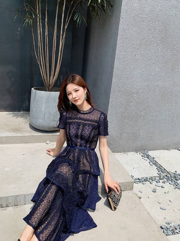 Web限定 ワンピース 送料無料 ティアードワンピース フレアワンピース ロング丈 ロングワンピース マキシ丈 マキシワンピース 立ち襟 スタンドカラー ハイネック 半袖 ウエストマーク 体型カバー 細見え 脚長 スリム 下半身カバー Fucoa Cl