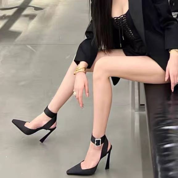 レディース サンダル ハイヒール 胴締め バックル 美脚 脚長 可愛らしい 成年者好いたらしい 好いたらしいめ 分かりやすい 心地よい 窈窕たる 格好のいい かっこいい レトロ 窈窕たる ラブリー キュート ガーリー 濫りがわしい 冷やりとした 流行り物 艶っぽい 今めかしい 主人公級 御出でになる感 こなれ感