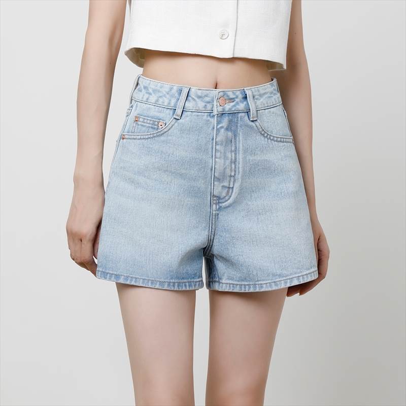 【FunnyBunny】 レディース パンツ ボトムス Gパン ショートパンツ ミニ クラシカル 個性的 おしゃれ こなれ感 ワイド シンプル きれいめ ラフ ショート 主役級 モード系 カジュアル 存在感 かわいい デニム 大人可愛い 上品 ガーリー 抜け感 膝上｜Funny Bunny 8,573円