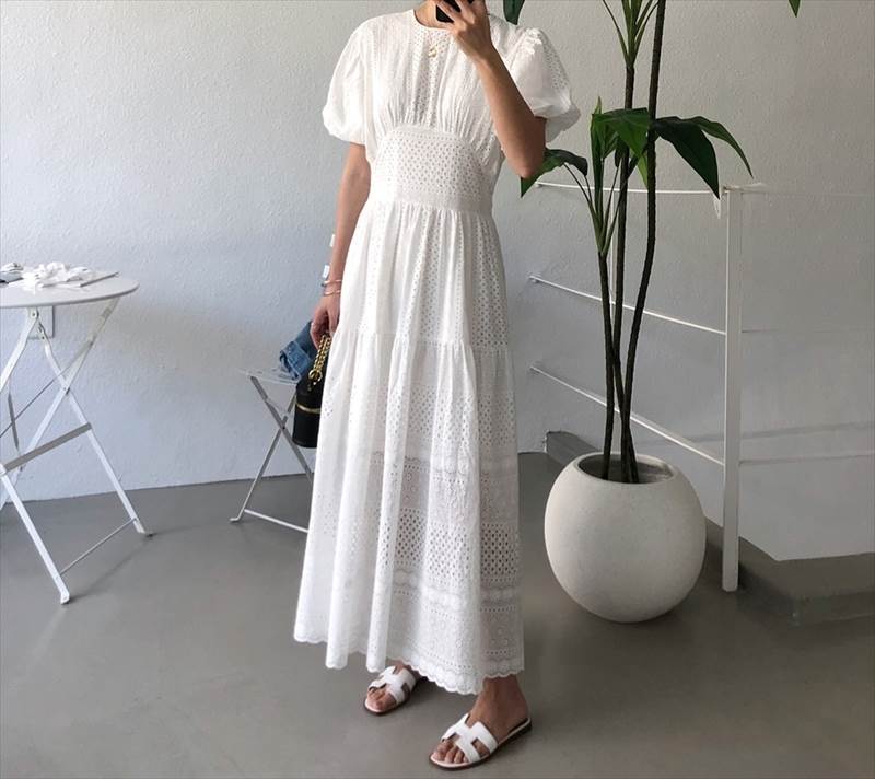 【FunnyBunny】 ワンピース レディース ラウンドネック 上品 透け感 カットワークワンピース マキシ丈 パフスリーブ 半袖 切り替えデザイン 大人女子 エレガント こなれ感 フレア ハイウエスト カットワーク 袖あり レトロ 大人可愛い きれいめ カジュアル お洒落 膝下