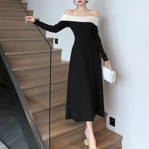 セクシー デコルテ レディース ワンピース ロング 長袖 オフショルダー セミフレア タイト スリム 細身 Aライン バイカラー 配色 ニット きれいめ シンプル 上品 おしゃれ かっこいい こなれ感 クール モード系 エレガント モダン